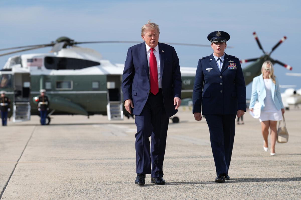 Falla de comunicación puso al Marine One y a un jet en riesgo de colisión en Washington
