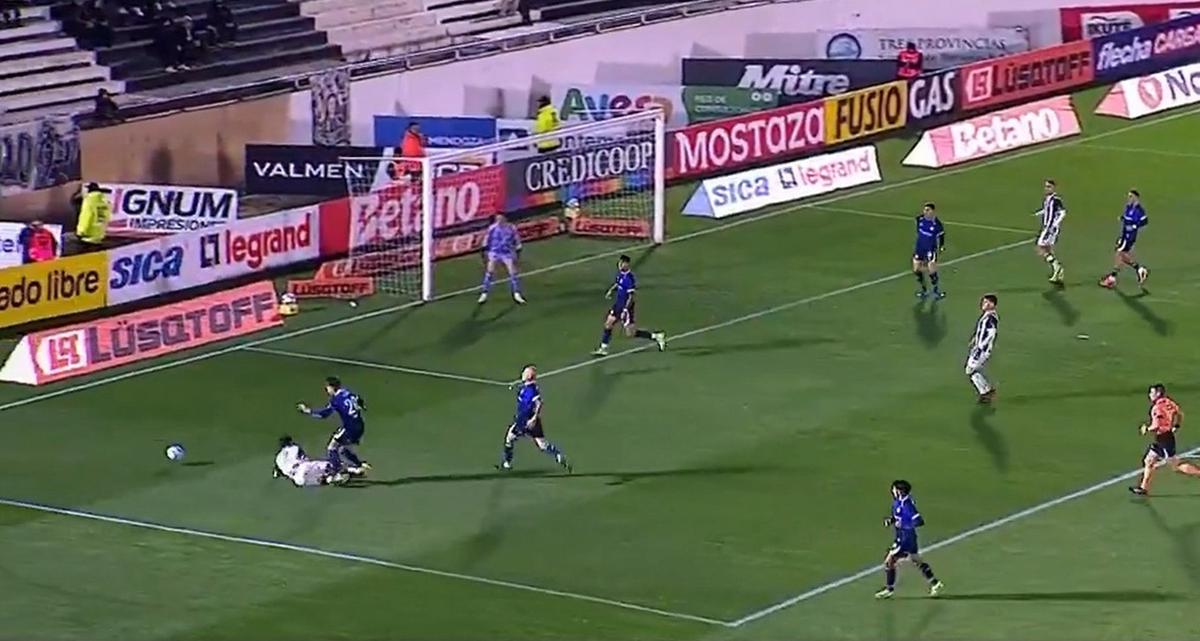 La polémica jugada del penal con el que