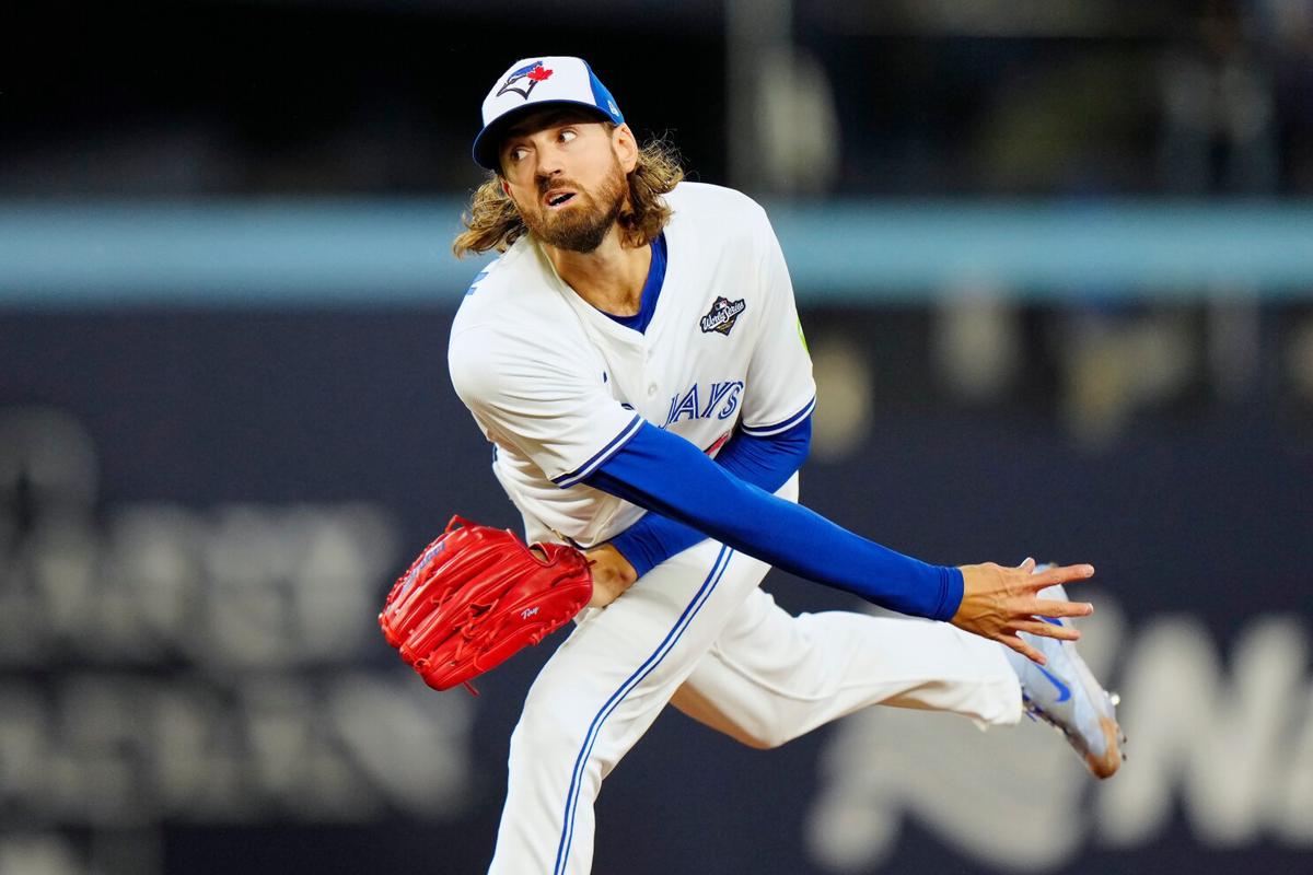 Gausman opacado por 2 jonrones tardíos en 2do juego de Serie Mundial