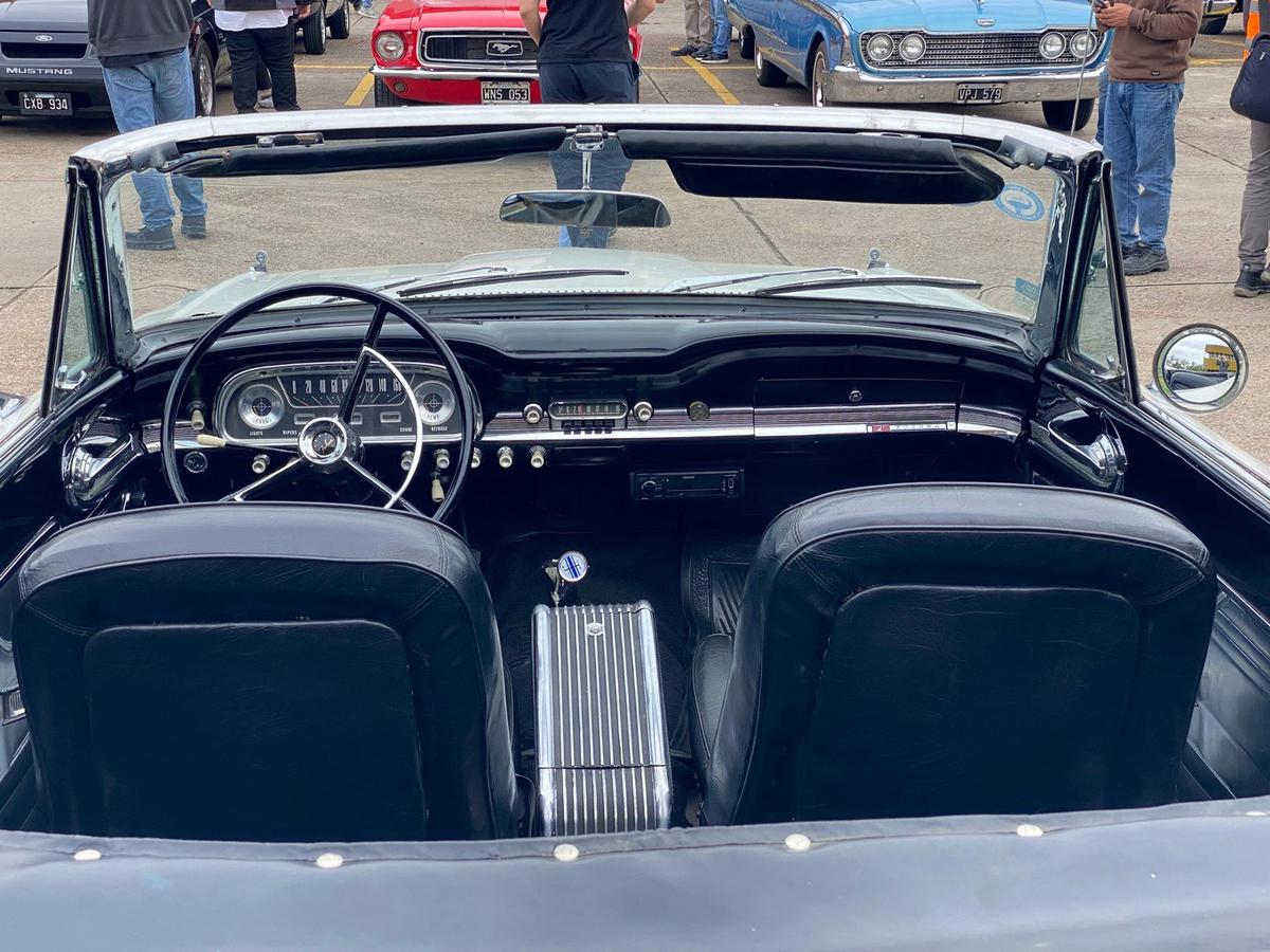 Con una colección de autos antiguos, Ford celebró 65 años de su planta en Pacheco.