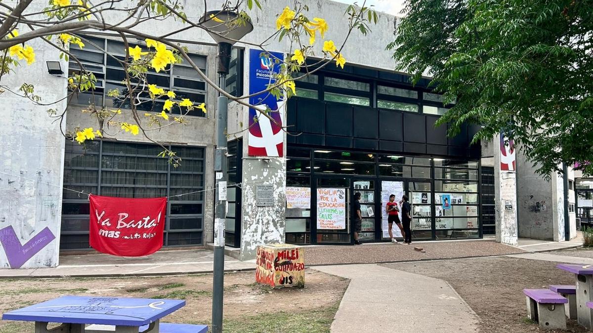 FOTO: Psicología extendió su toma hasta el viernes