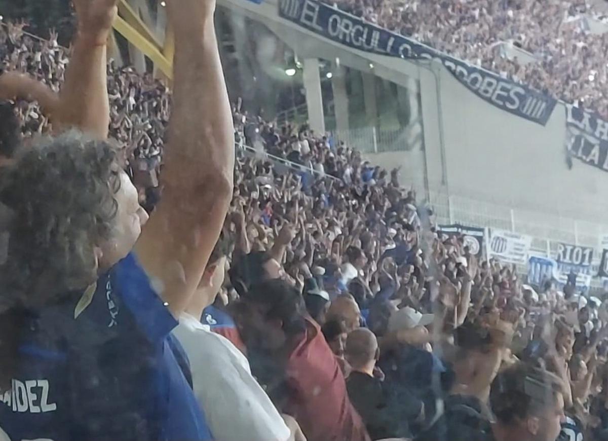 FOTO: Una multitud albiazul copó el coliseo cordobés.