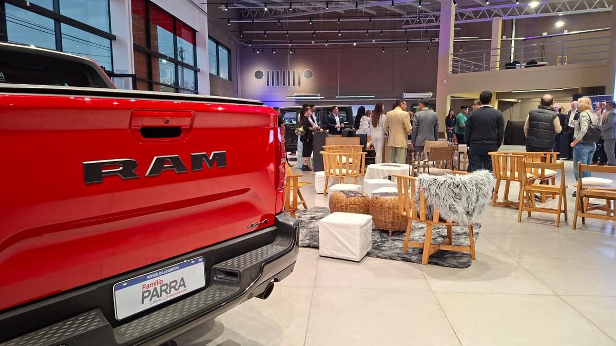Familia Parra inauguró en San Luis el primer concesionario oficial de Jeep y Ram.