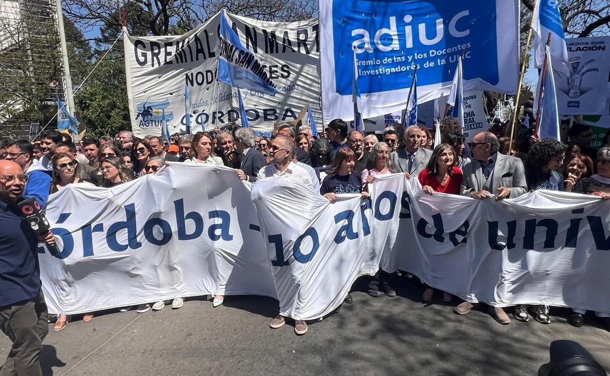 FOTO: Nueva marcha universitaria en Córdoba. (Foto: Daniel Cáceres/Cadena 3)