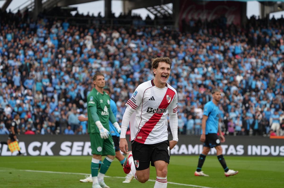 Facundo Colidio celebra el primer gol de River. (Foto: Daniel Cáceres/C3)