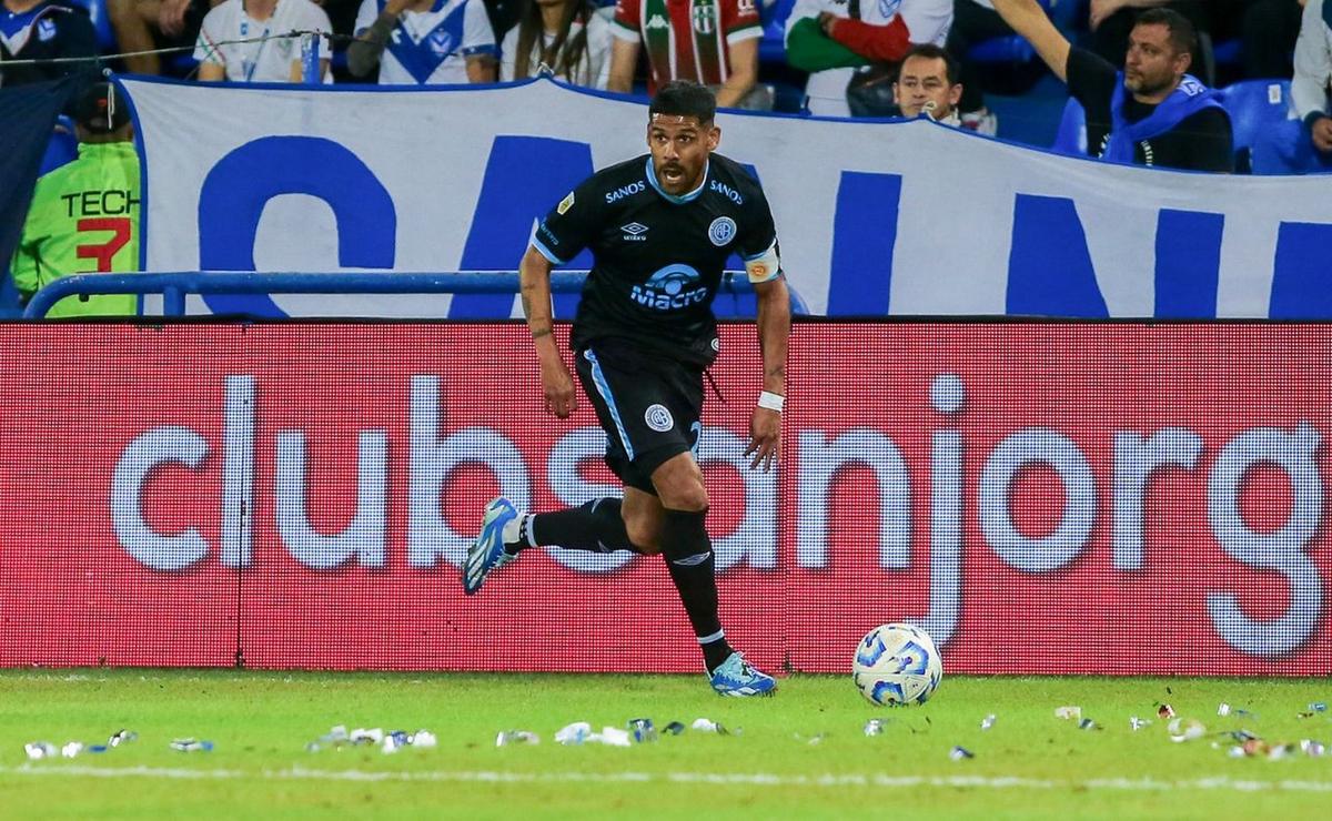 FOTO: Belgrano visita a Vélez en el Amalfitani. (Foto:Prensa Belgrano)