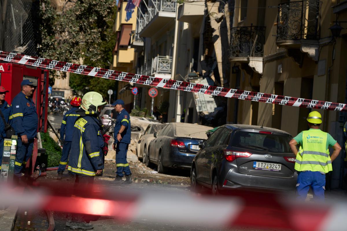 Una explosión cerca de la Acrópolis en Grecia hiere al menos a 2 y derrumba un edificio
