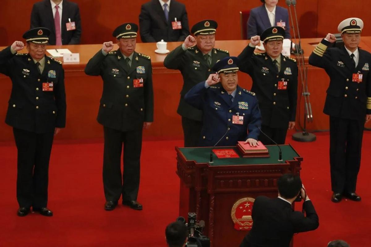 Según Xi, dentro del mando militar Zhang había sido considerado durante mucho tiempo el aliado militar más cercano del presidente chino. (Foto NA/redes)