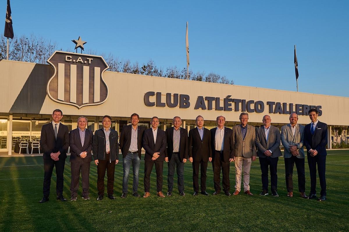 FOTO: Qué hacía el embajador de China en el predio de Talleres