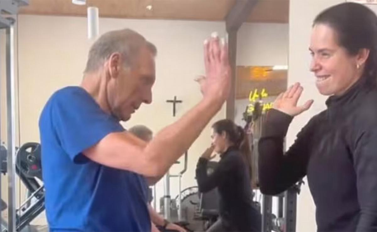 Miguel Russo junto a su kinesióloga, Majo Dousdebes, un recuerdo emotivo.