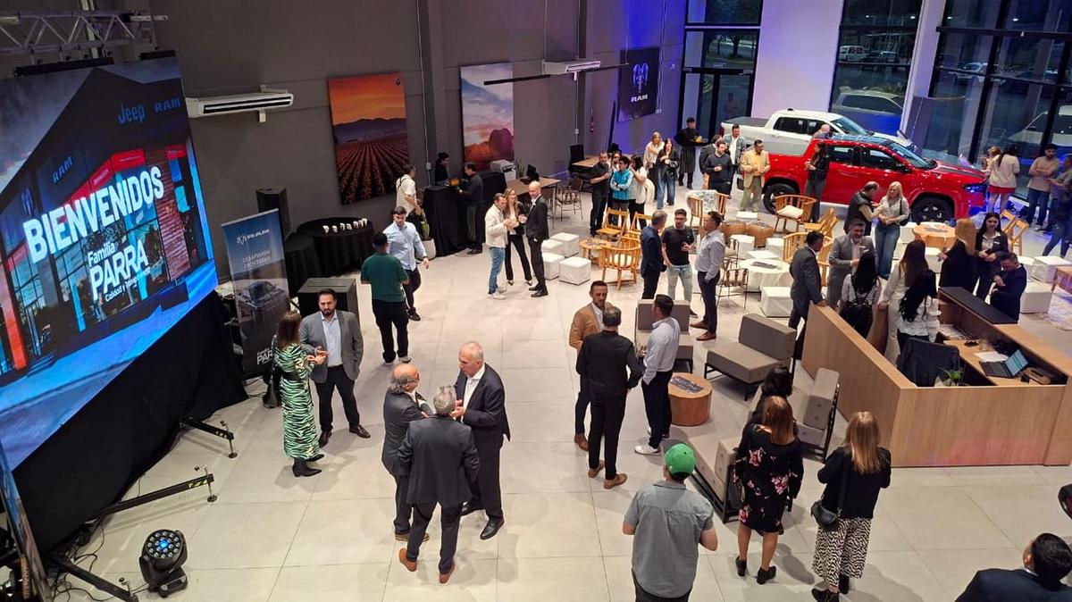 Familia Parra inauguró en San Luis el primer concesionario oficial de Jeep y Ram.