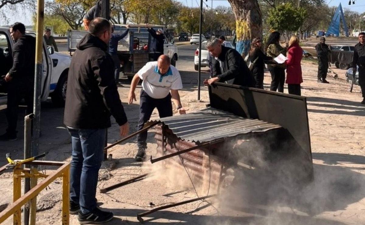 FOTO: El municipio clausuró puestos de venta de choripanes en La Florida.