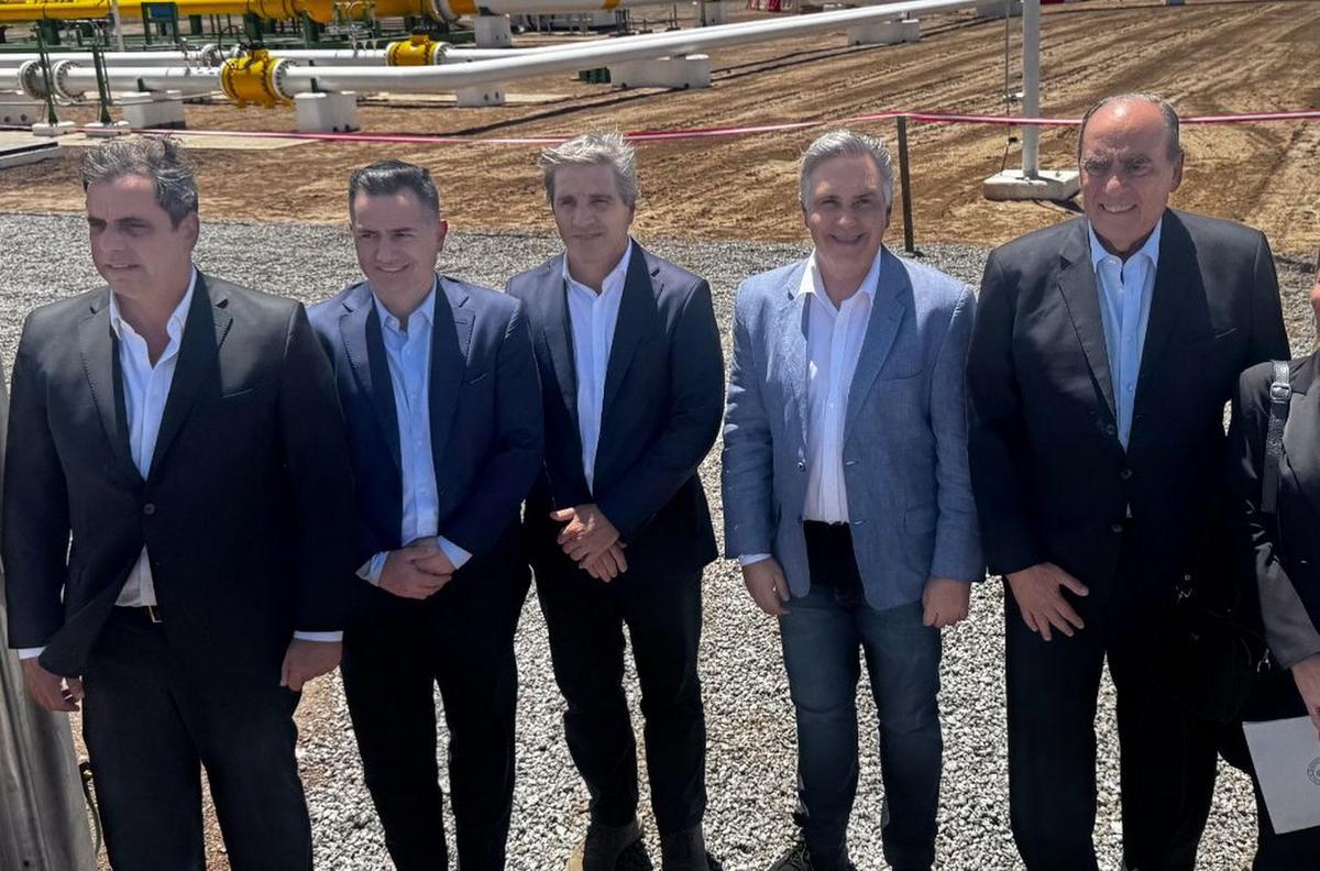 FOTO: Llaryora inauguró una obra para que el gas de Vaca Muerta llegue a Córdoba 