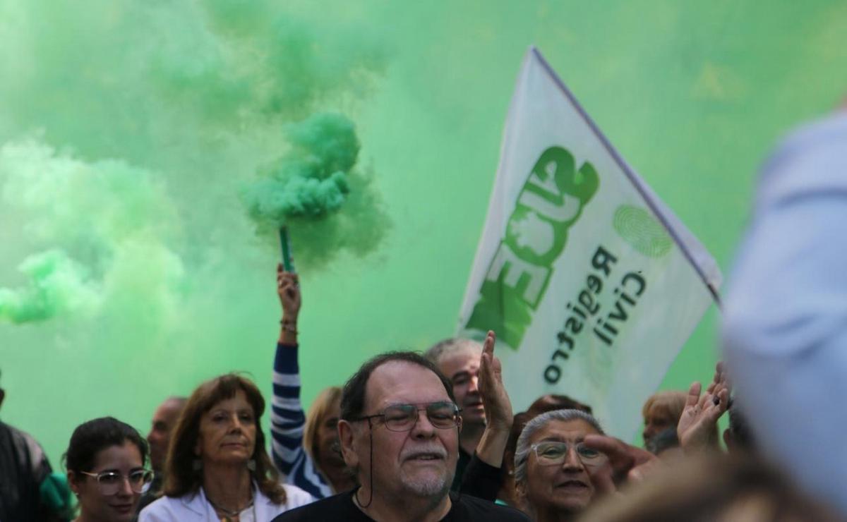 FOTO: El Suoem marchó por el centro de Córdoba (Foto: Daniel Cáceres/Cadena 3).