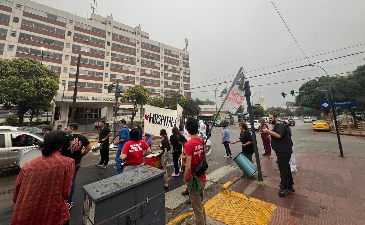 FOTO: Movilización de trabajadores de Salud en Córdoba. (Foto: Daniel Cáceres/Cadena 3)