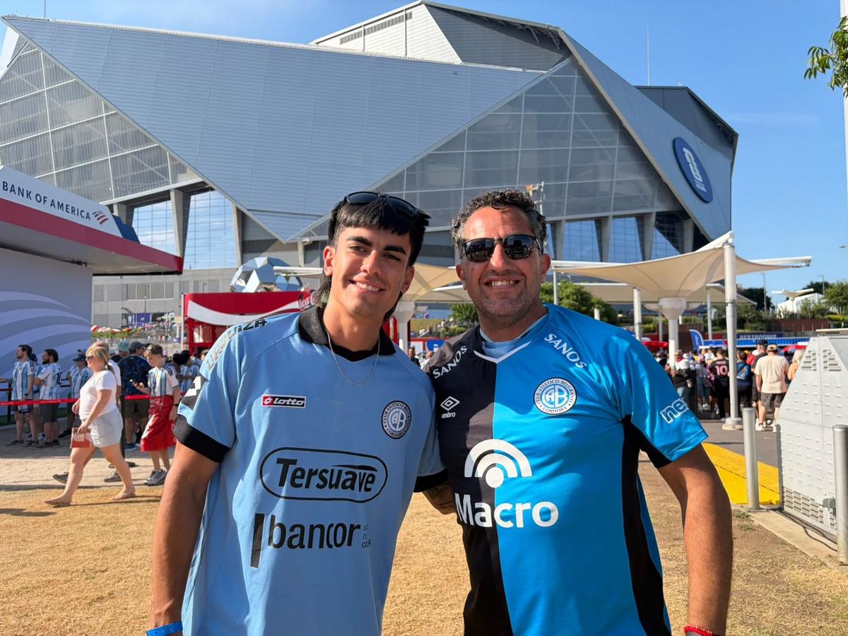 Hinchas de Belgrano, presentes en Atlanta.
