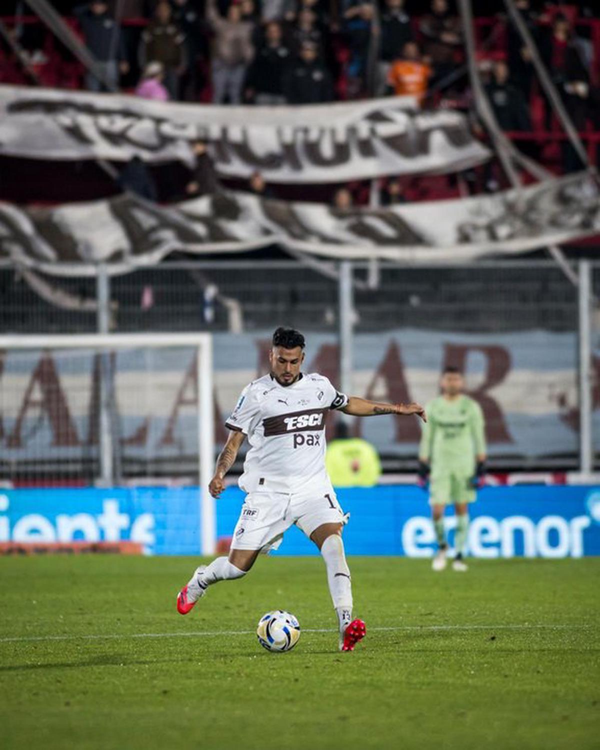 Ignacio Vázquez durante el triunfo de Platense.