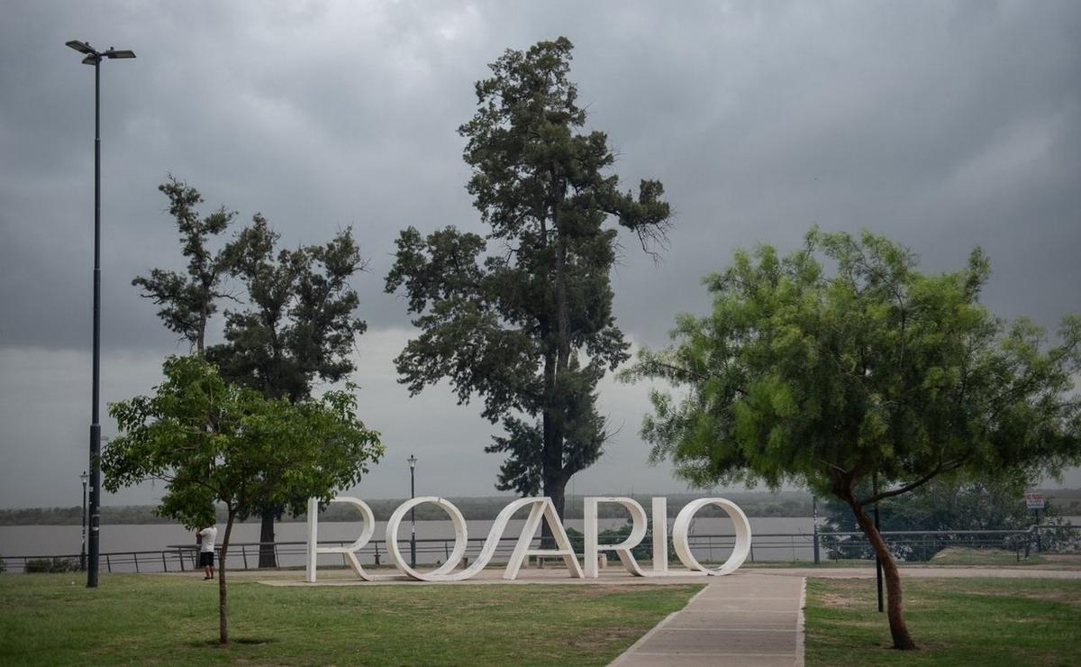 Lunes nublado en Rosario.