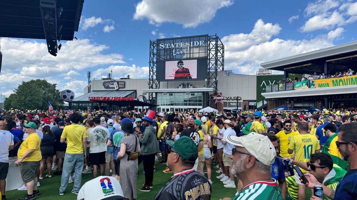 El FanFest se llena de pasión y color de hinchas de Brasil