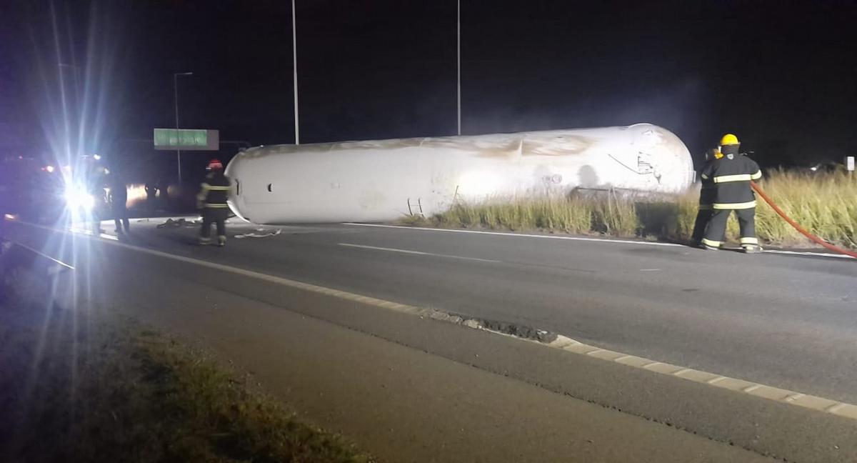 Un camionero murió tras un choque con otro en la autopista Córdoba-Rosario.