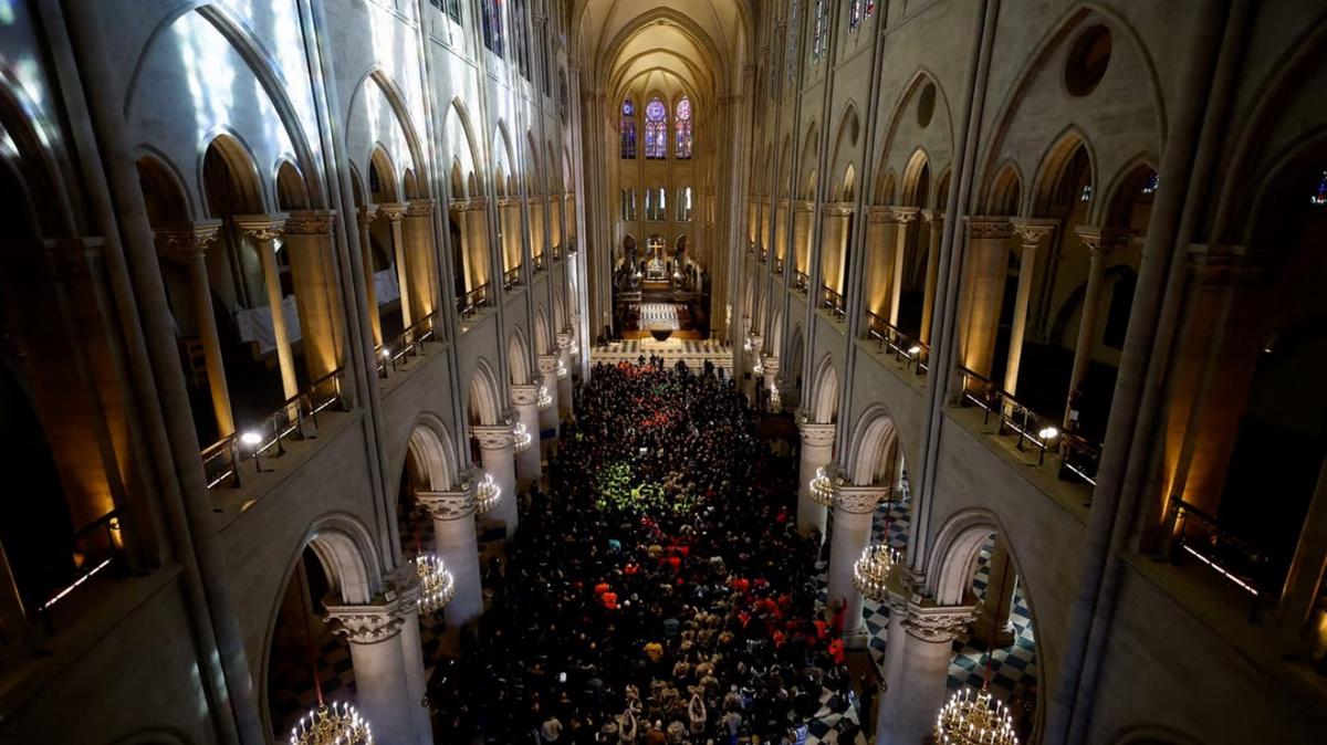 FOTO: El presidente Macron visitó Notre Dame tras su restauración