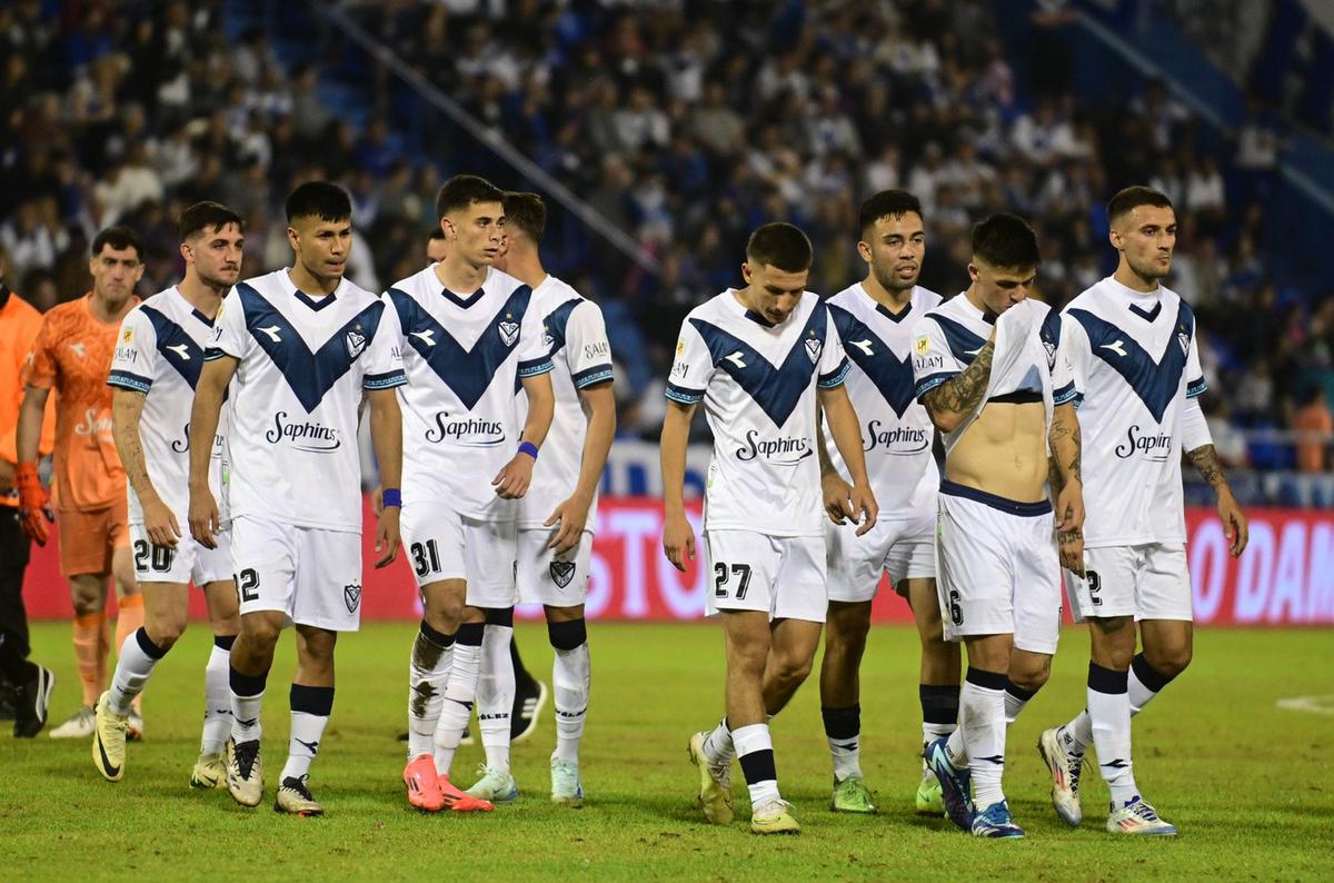 FOTO: Vélez no pudo con la muralla que le planteó Belgrano. (Foto: NA)