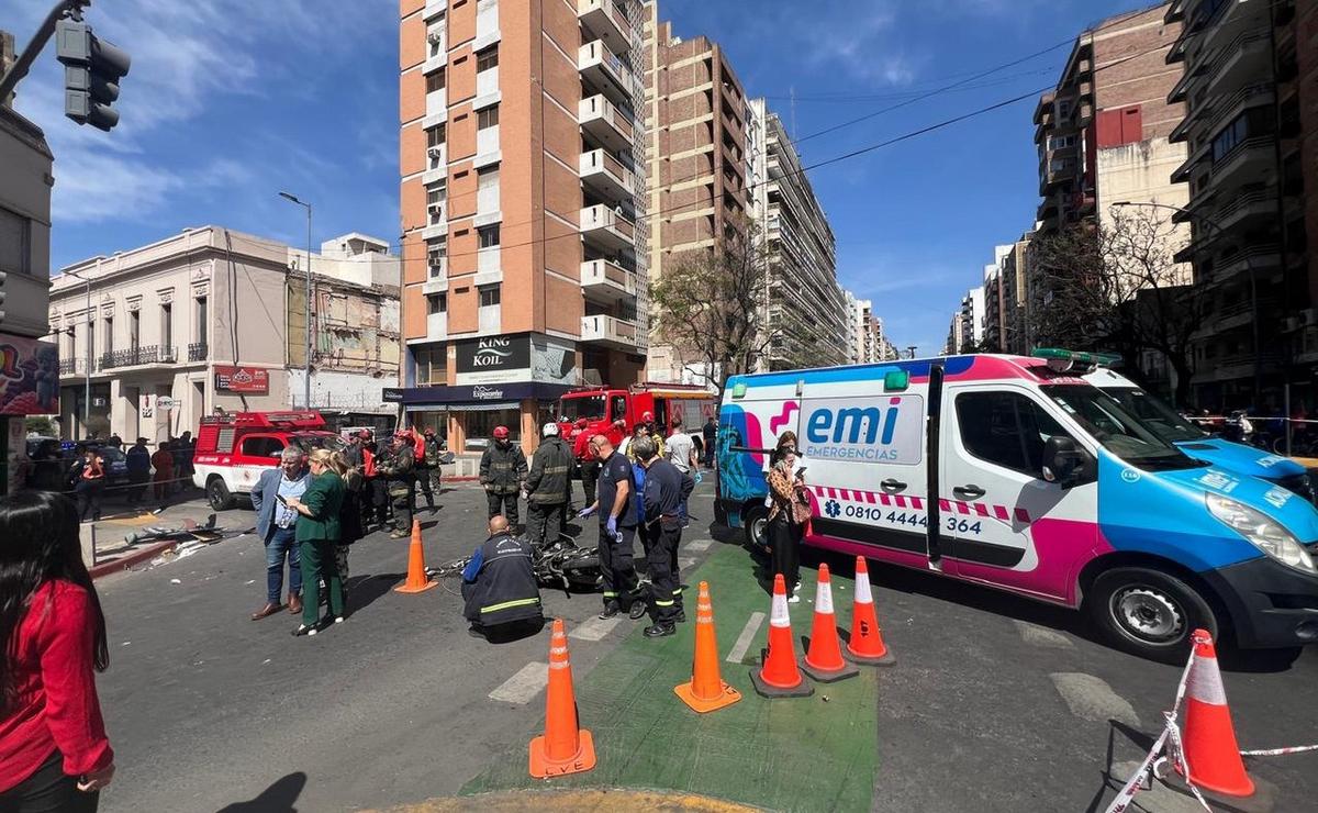 FOTO: Varios heridos tras el choque en Av. Chacabuco. (Foto: Daniel Cáceres/Cadena 3)