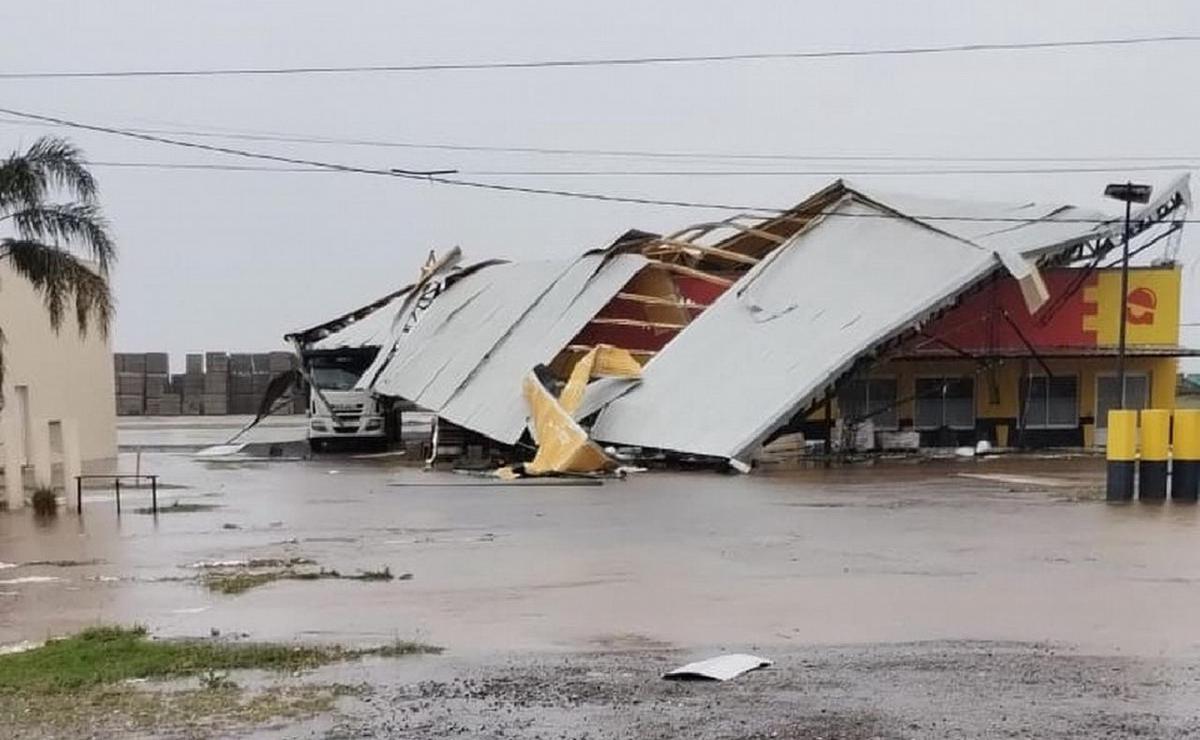 FOTO: Una cola de tornado azotó a Ordóñez, en el sur de Córdoba. (Foto: Voces de la Isla)