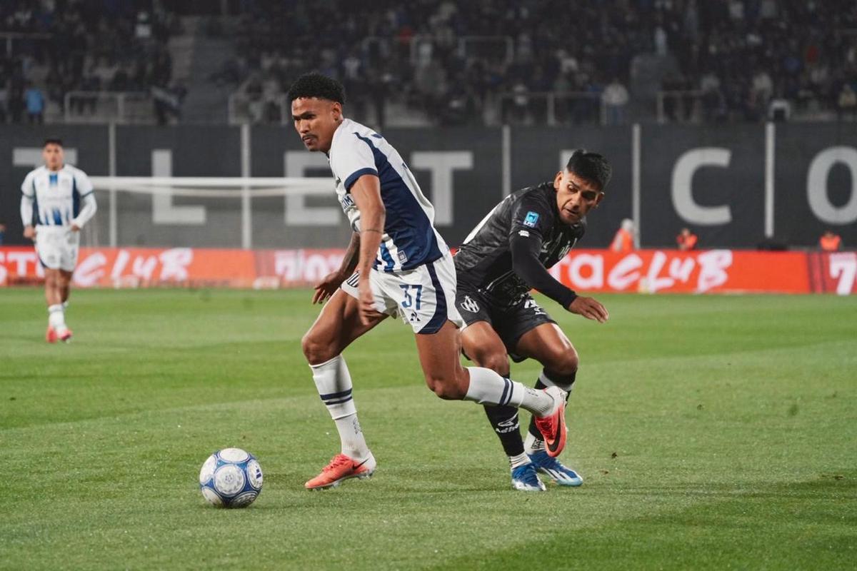 Talleres en su duelo ante Central Córdoba en el Mario Kempes. (Foto: Daniel Cáceres/C3)
