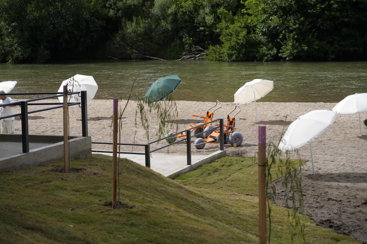 Inauguraron una playa universal en Villa María para personas con discapacidad