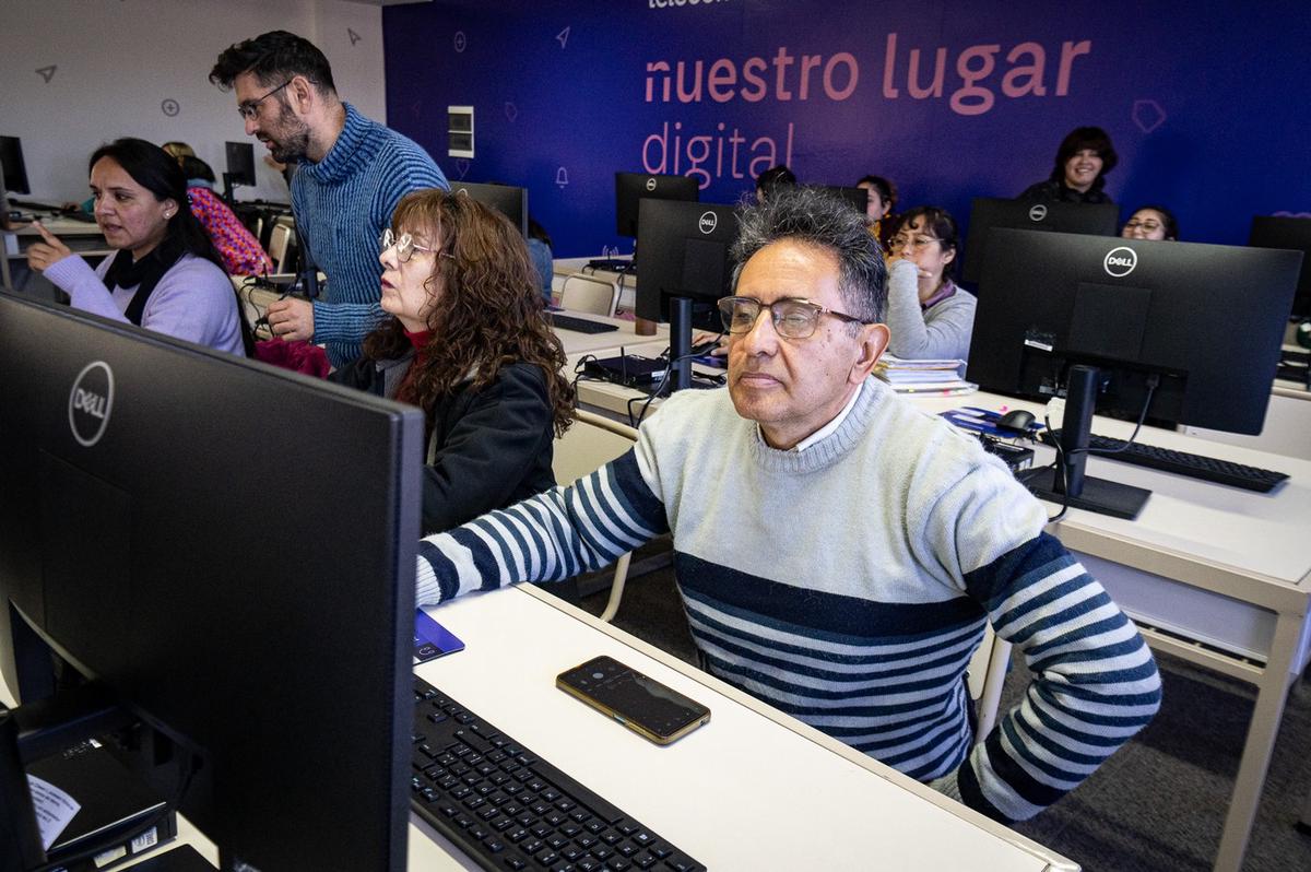 Personal lanzó nuevos talleres gratuitos para docentes sobre inteligencia artificial.
