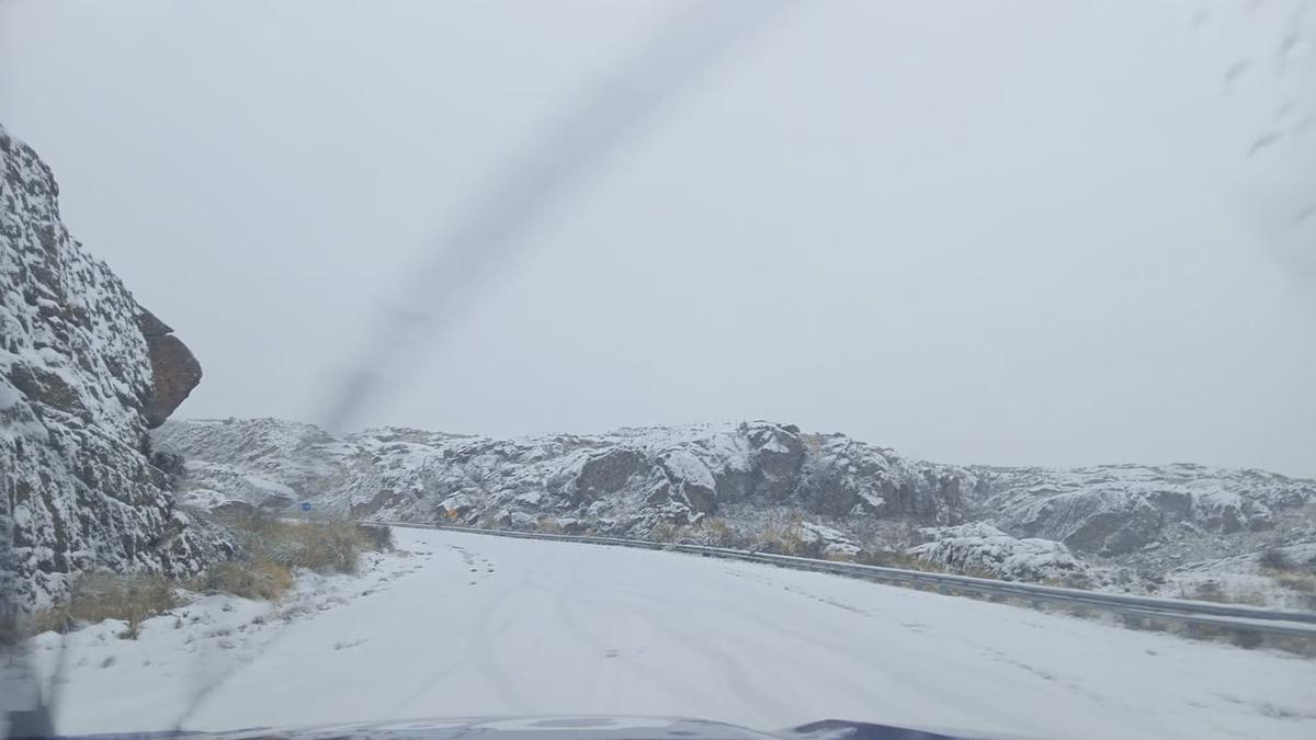 Nevadas en las sierras de Córdoba: despliegan operativos de seguridad para turistas