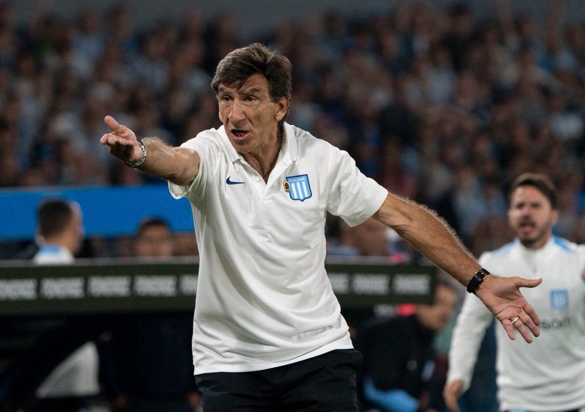 Costas, en la mira por el flojo rendimiento de Racing.