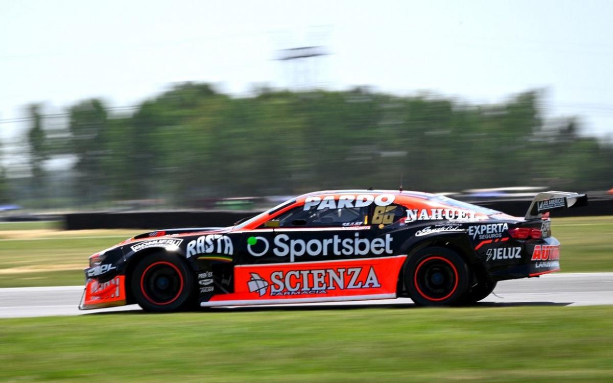 Canapino va por el campeonato, liderando la primera práctica