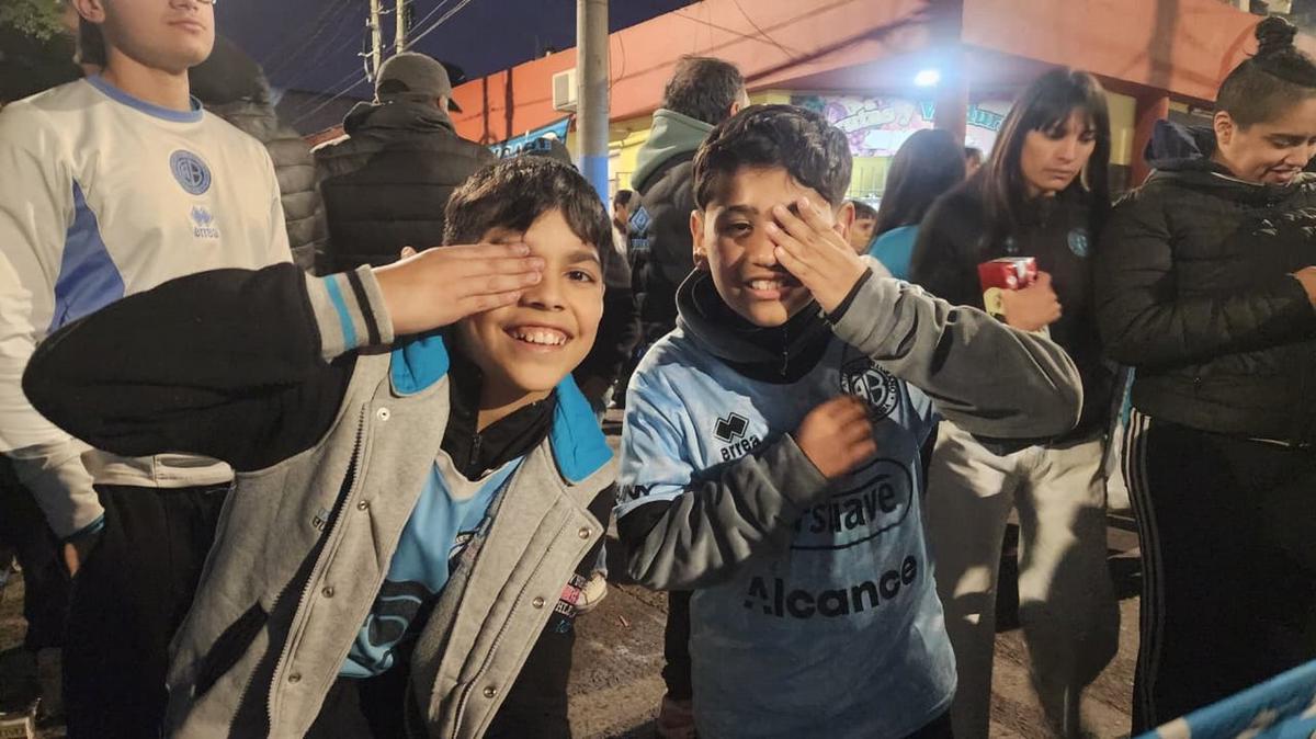 Los hinchas de Belgrano celebraron en Alberdi. 