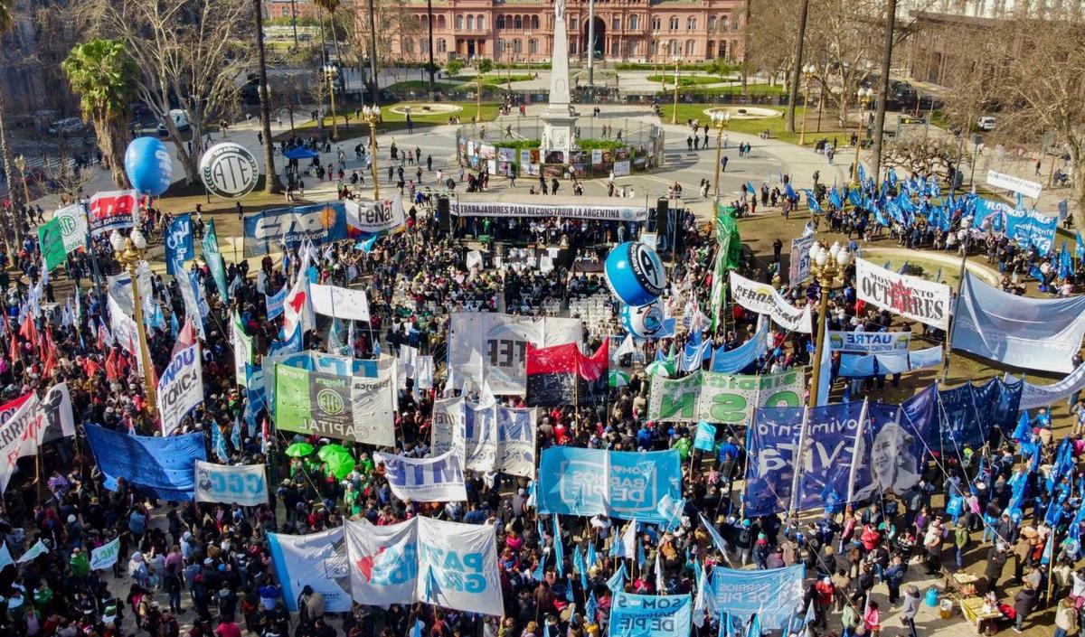 La movilización concluyó en la Plaza de Mayo.