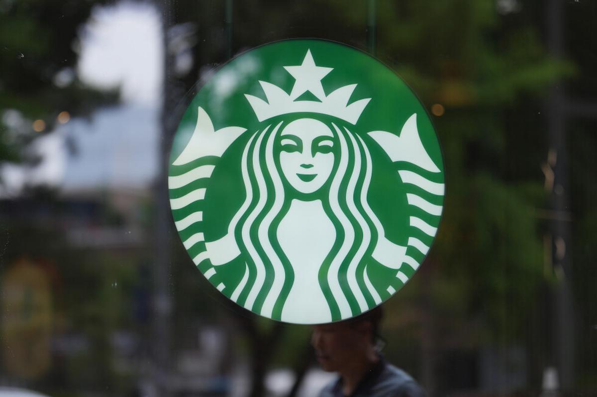 Starbucks en Surcorea ordena capacitación obligatoria tras controversia de mercadeo