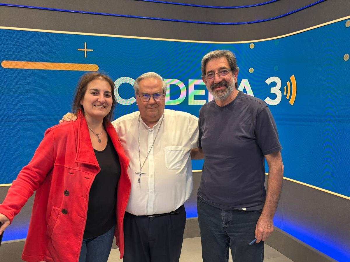 El arzobispo Ángel Rossi en los estudios de Cadena 3.