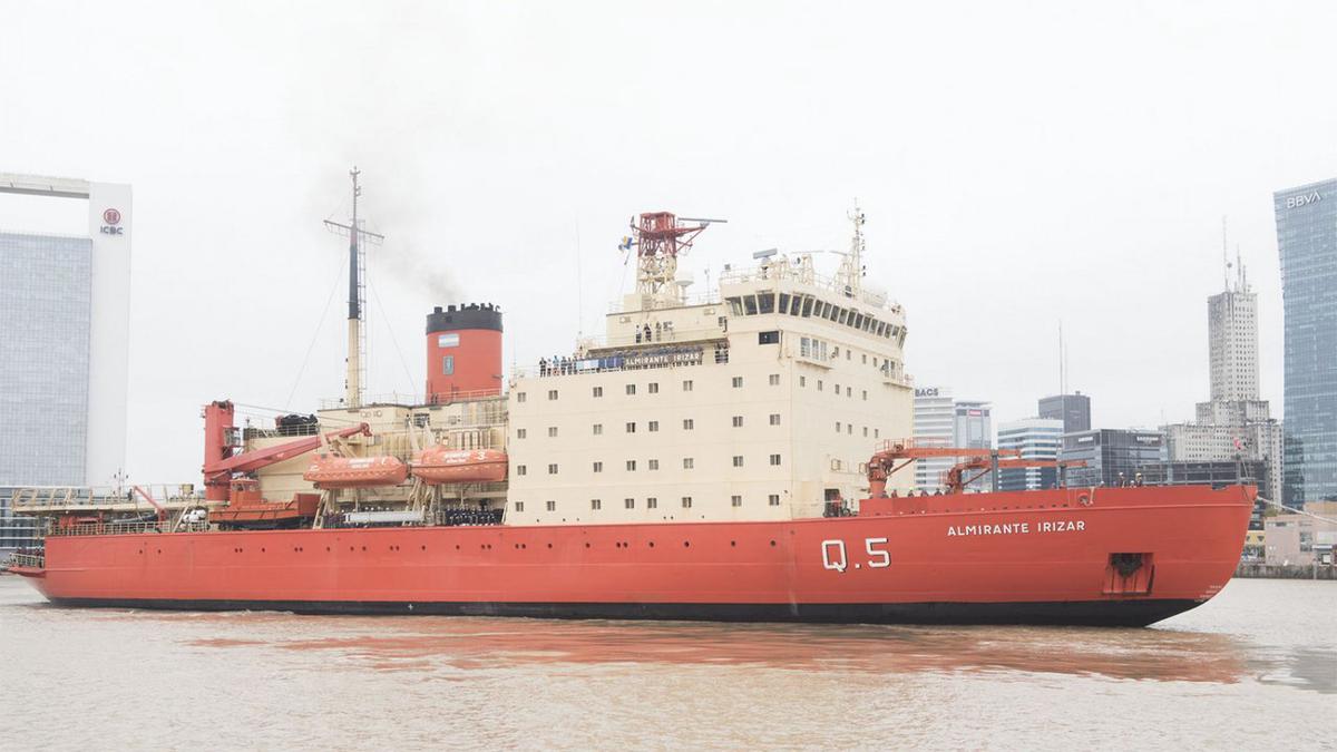 El ARA Almirante Irízar regresa a Buenos Aires tras exitoso viaje a la Antártida