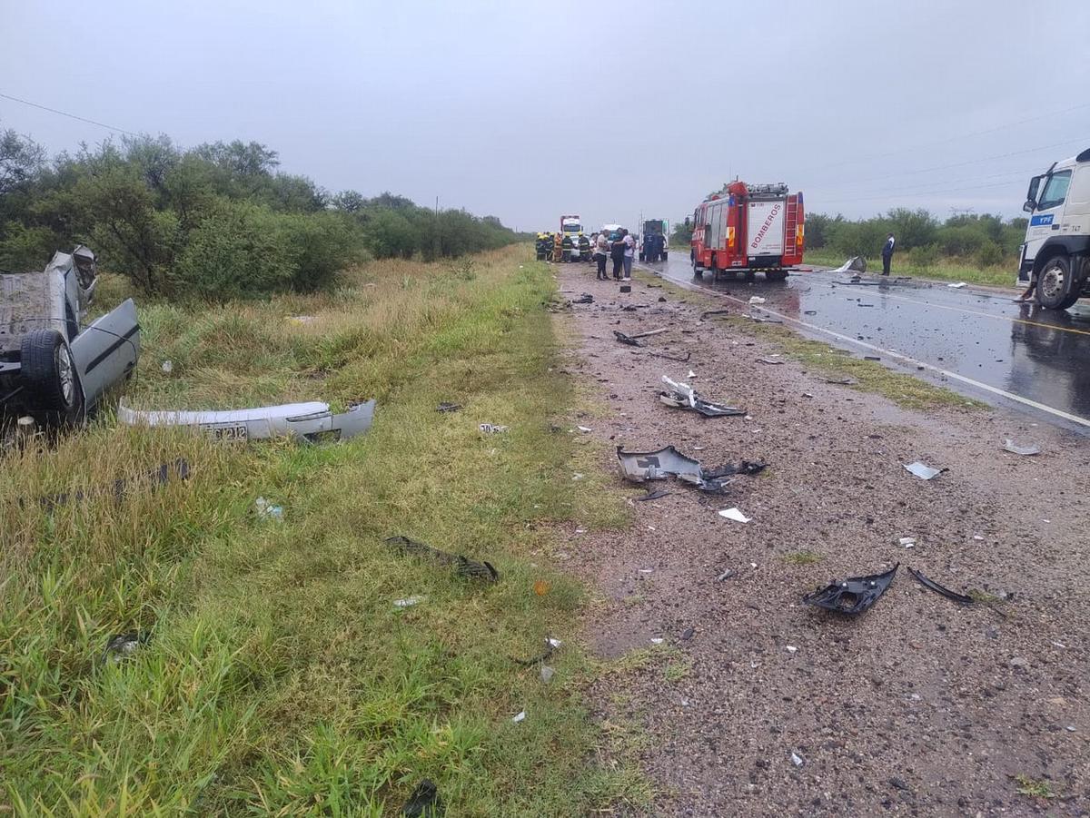 Tragedia en la Ruta 60: dos muertos y heridos tras un choque cerca de Deán Funes.