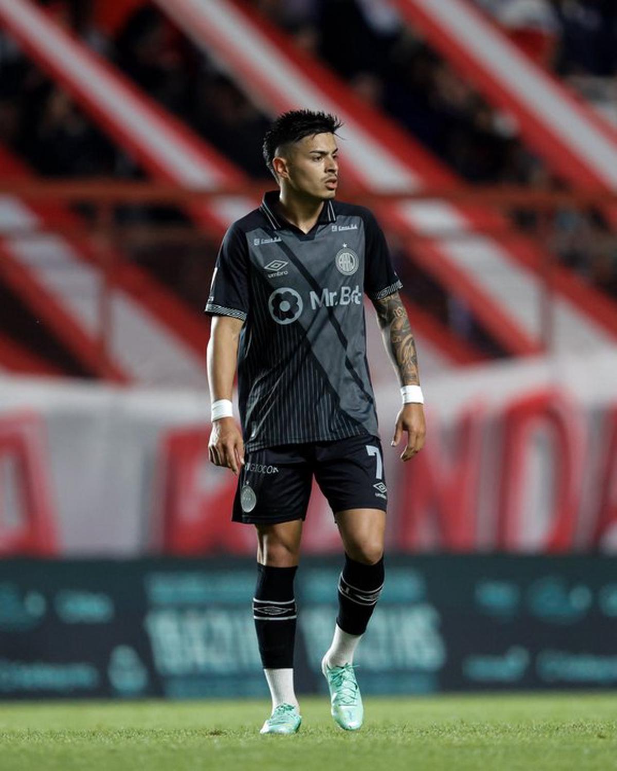 Diego Porcel, jugador de Argentinos Juniors, durante el triunfo ante Independiente Rivadavia.