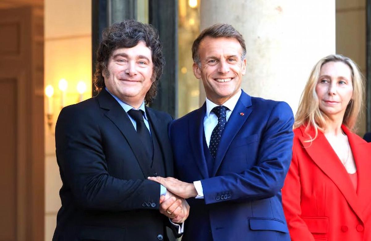 Javier Milei, junto a Emmanuel Macron (Foto: Ludovic Marin / AFP)