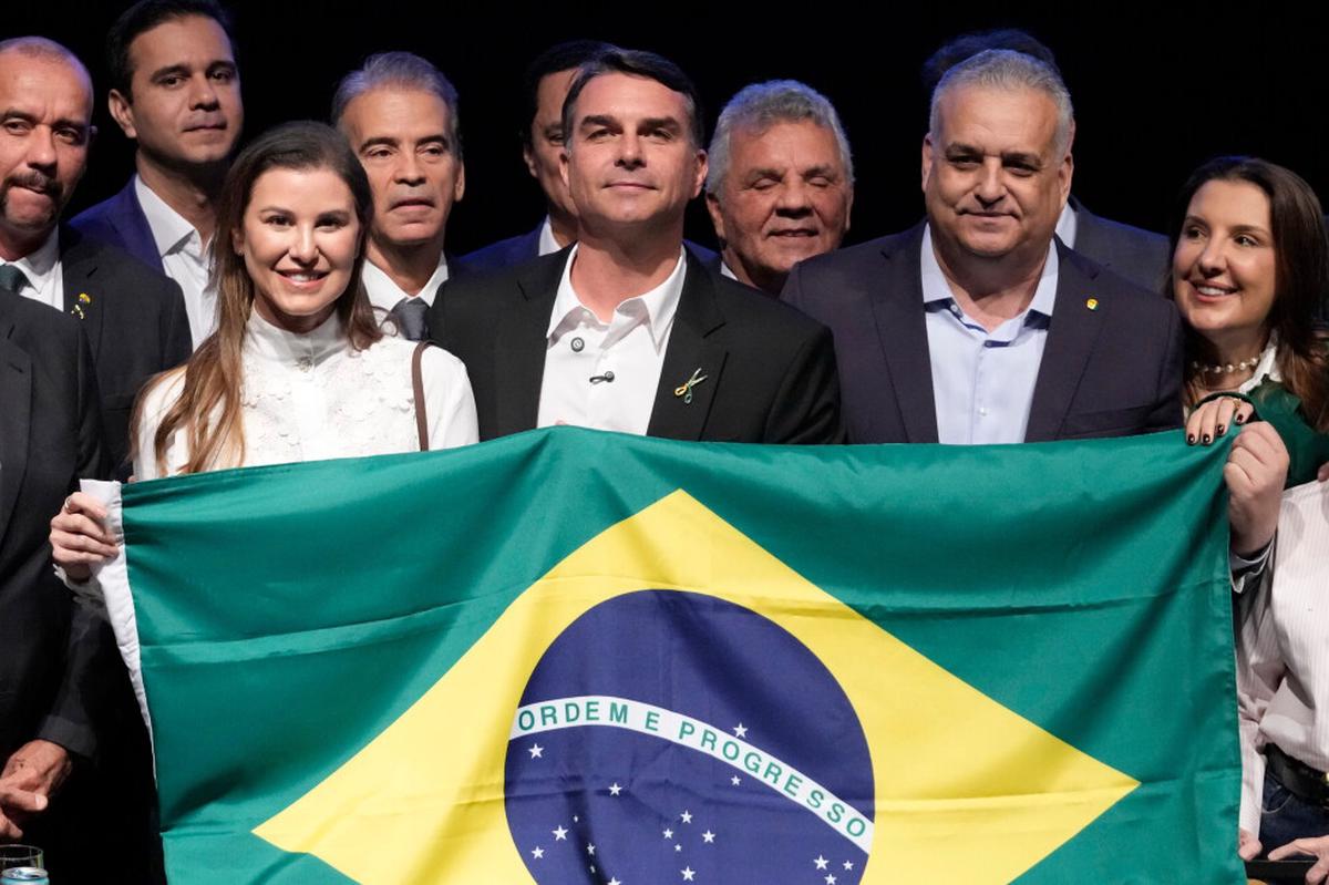 Flávio Bolsonaro anuncia su compañero de fórmula