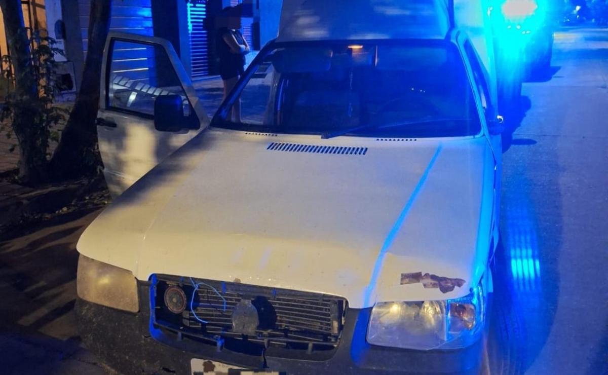 Un conductor alcoholizado chocó dos autos, huyó y terminó detenido en Córdoba