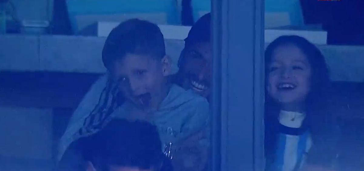 De Paul presente en el Cilindro de Avellaneda para el Racing-Boca: la reacción al gol de Rojo.