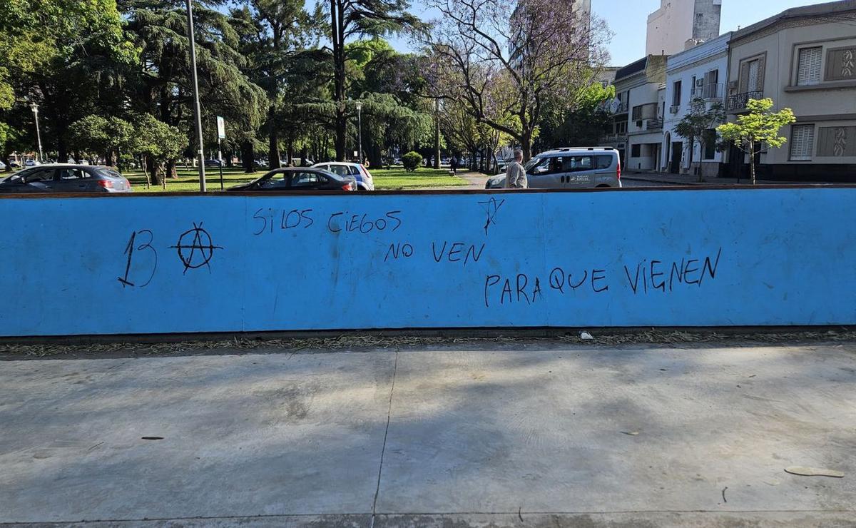 FOTO: Vandalismo en una cancha para ciegos.