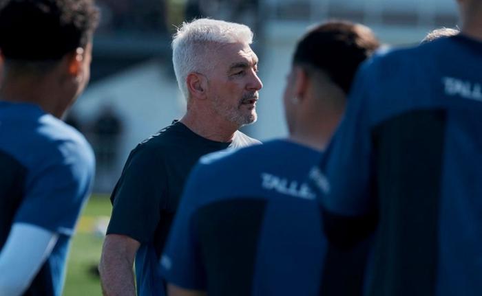 ¿Línea de cuatro o de cinco en la defensa de Talleres?