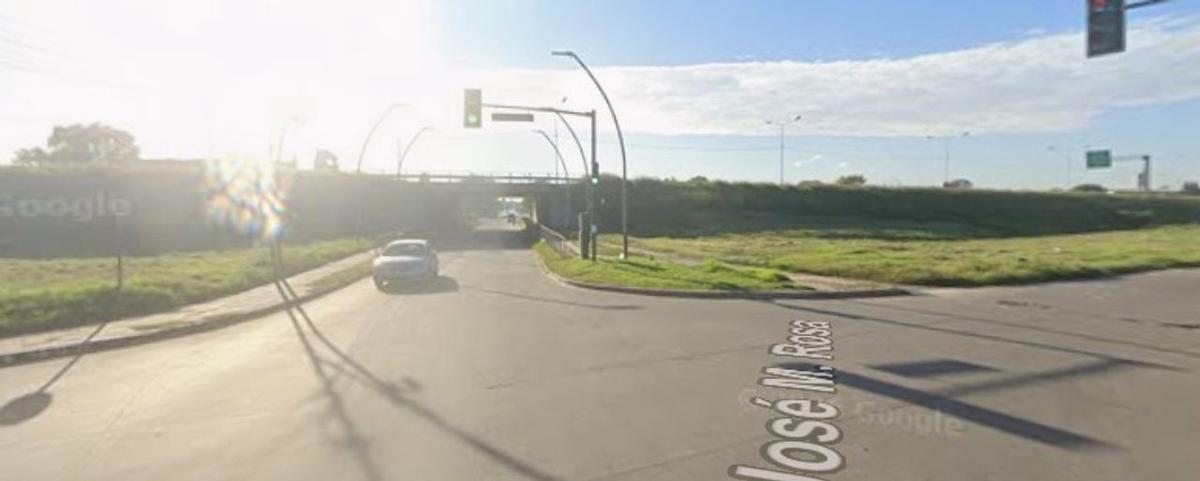 Asesinan a un hombre de 39 años a balazos en Rosario y los atacantes huyen en moto