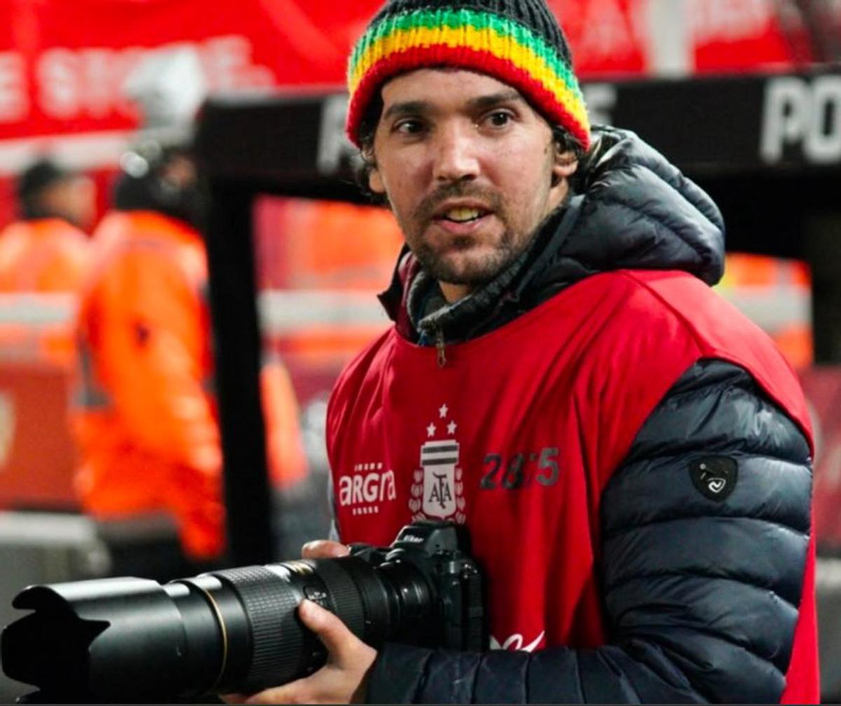 Pablo Grillo volvió a sacar fotos en cancha de Independiente. (FOTO: Diario La Capital)