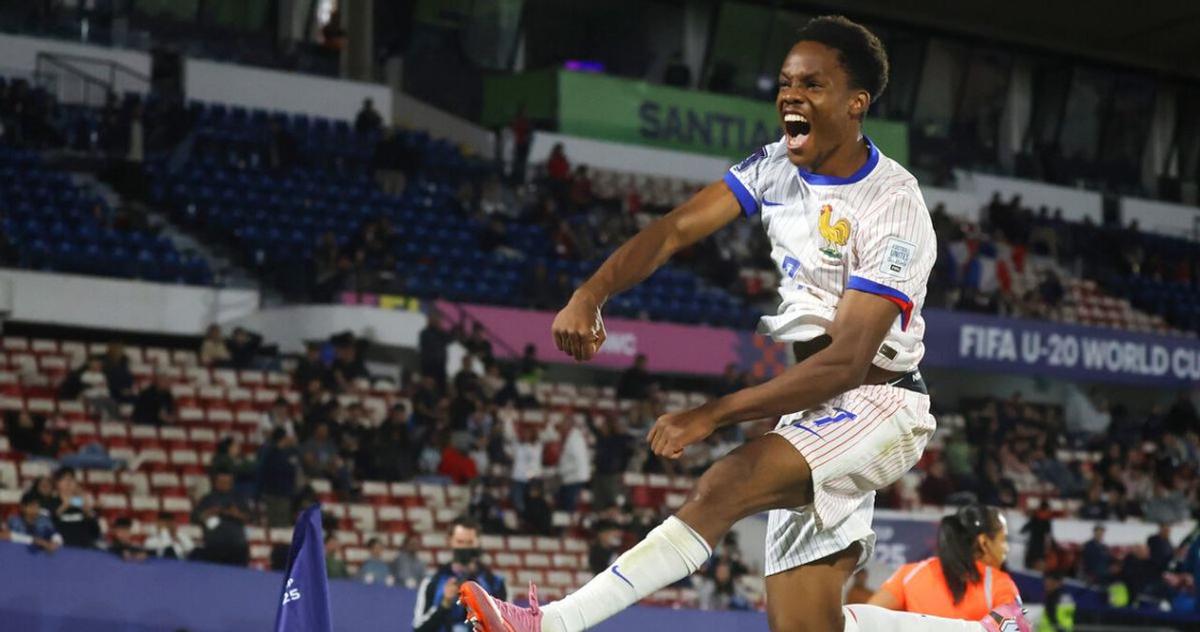 Lucas Michal festeja su gol, que le dio el triunfo a Francia.